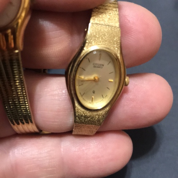 Three Used Dainty Watches- CITIZEN & PULSAR - Picture 3 of 7
